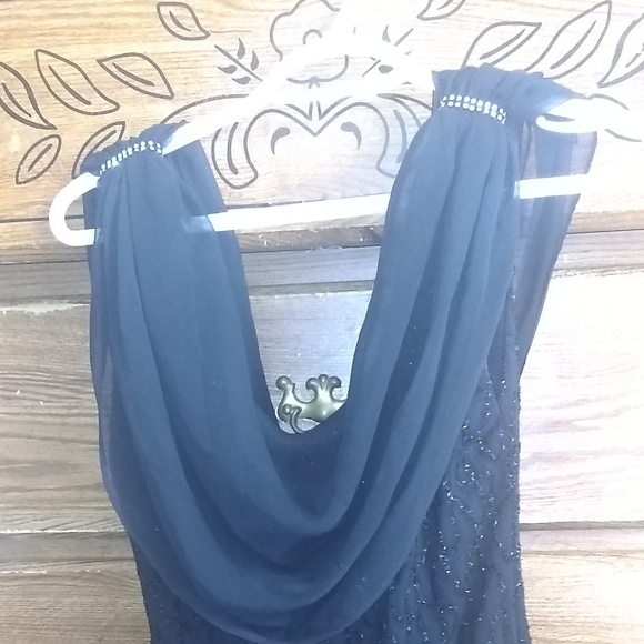 Dress - Picture 3 of 6